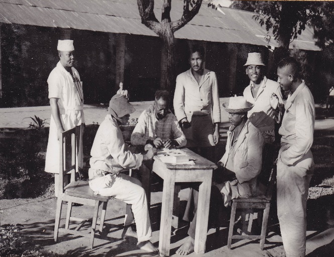 Équipe médicale avec matériel de haute technologie